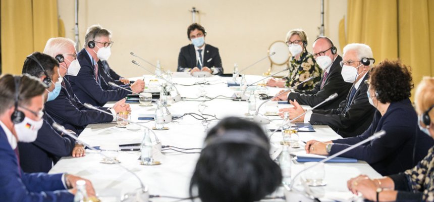 DStGB-Präsident Ralph Spiegler begleitet Bundespräsident Frank Walter Steinmeier auf seiner Italienreise. Hier bei einer offiziellen Sitzung.