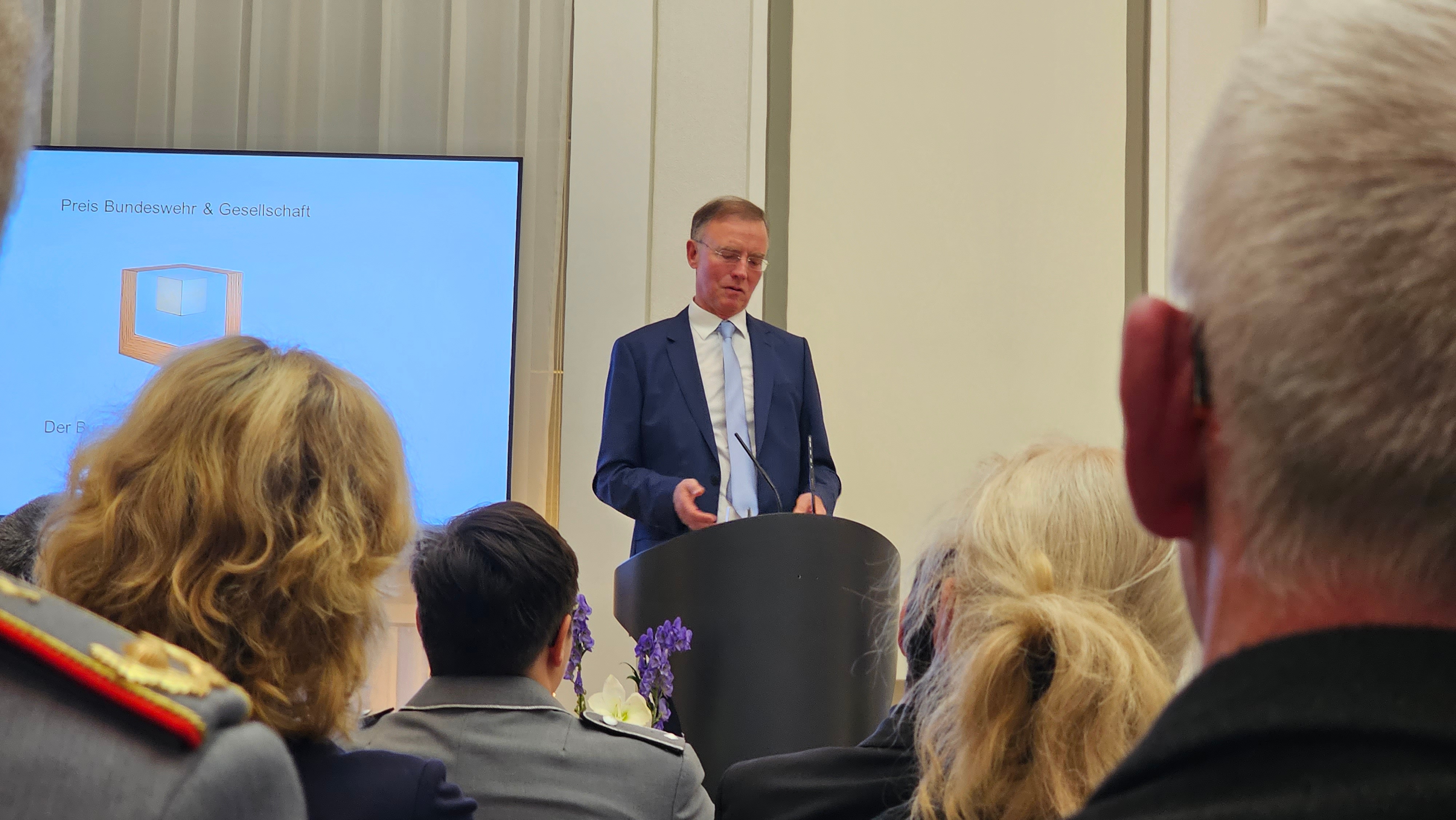 Dr. Gerd Landsberg auf der Preisverleihung Bundeswehr und Gesellschaft