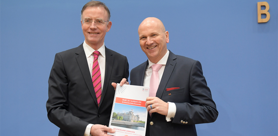 © Jens Jeske, Dr. Gerd Landsberg, Hauptgeschäftsführer des DStGBs und Dr. Uwe Brandl, neuer Präsident des Deutschen Städte- und Gemeindebunds © Jens Jeske, Dr. Gerd Landsberg, Hauptgeschäftsführer des DStGBs und Dr. Uwe Brandl, neuer Präsident des Deutschen Städte- und Gemeindebunds