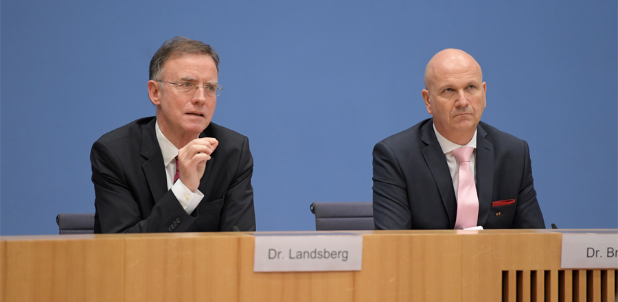© Jens Jeske; Foto: Dr. Gerd Landsberg, Hauptgeschäftsführer des DStGB und Dr. Uwe Brandl, neuer Präsident des DStGB