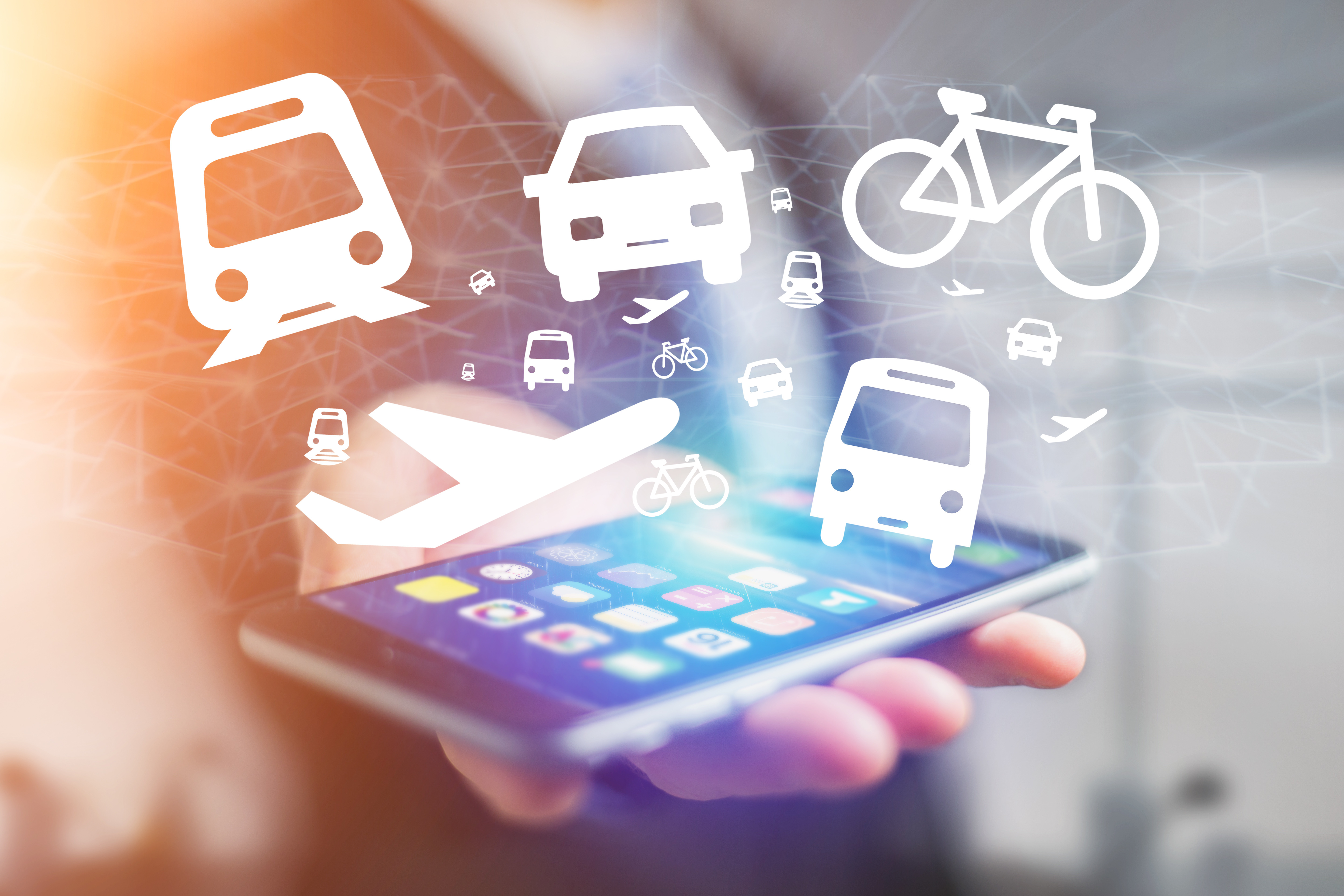 Smartphone mit schwebenden Icons zu verschiedenen Fortbewegungsarten  Smartphone mit schwebenden Icons zu verschiedenen Fortbewegungsarten
