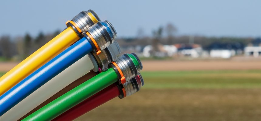 Breitbandausbau für Highspeed-Internet in Deutschland. Glasfaserkabel im ländlichen Raum. Breitbandausbau für Highspeed-Internet in Deutschland. Glasfaserkabel im ländlichen Raum.