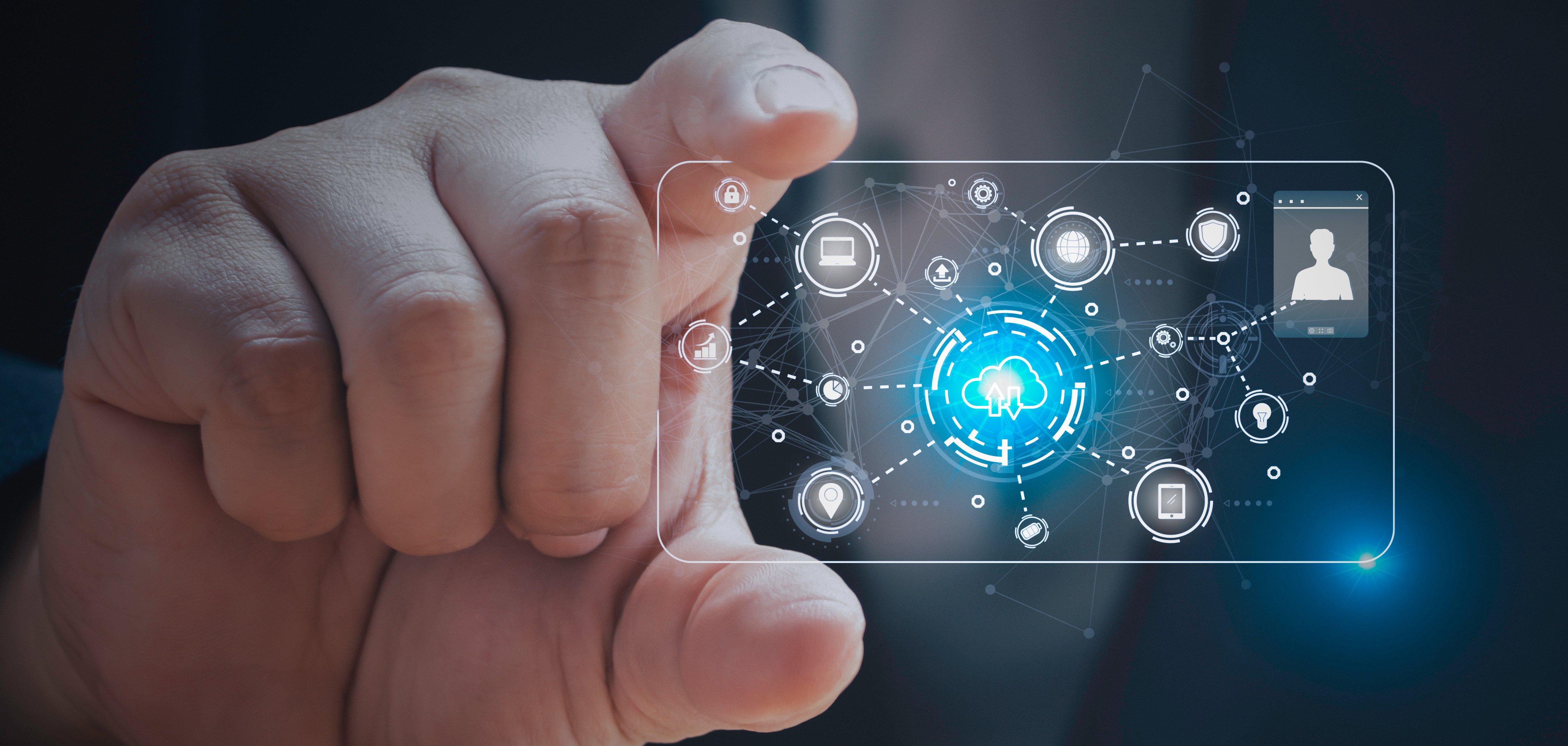 Hand des Geschäftsmannes hält digitalen Personalausweis Hand des Geschäftsmannes hält digitalen Personalausweis.