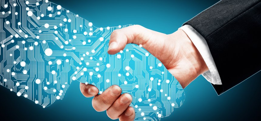 Buisnessmann schüttelt einem Digitalem Partner die Hand 