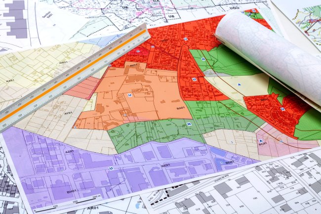 Urbanisme - Aménagement du territoire - Cartes de plan local d'urbanisme et cadastre