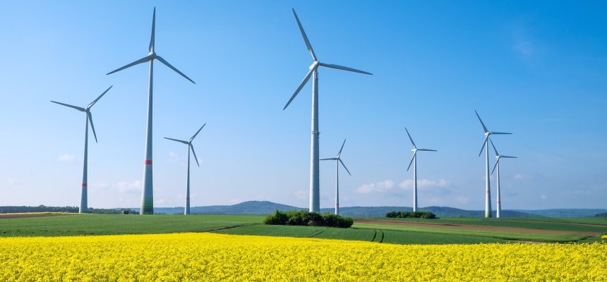 Windräder aauf Wiese