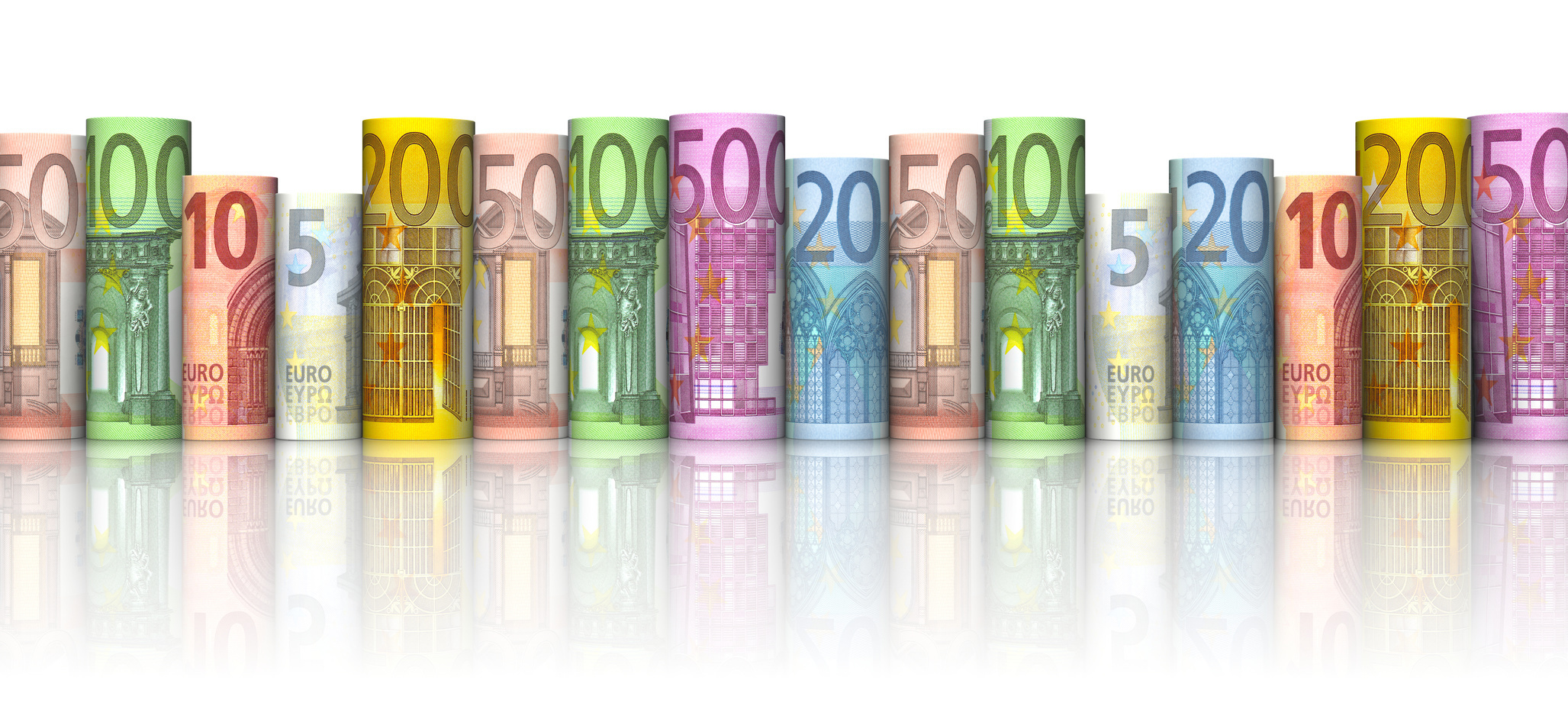 Reihe aus gerollten Euroscheinen