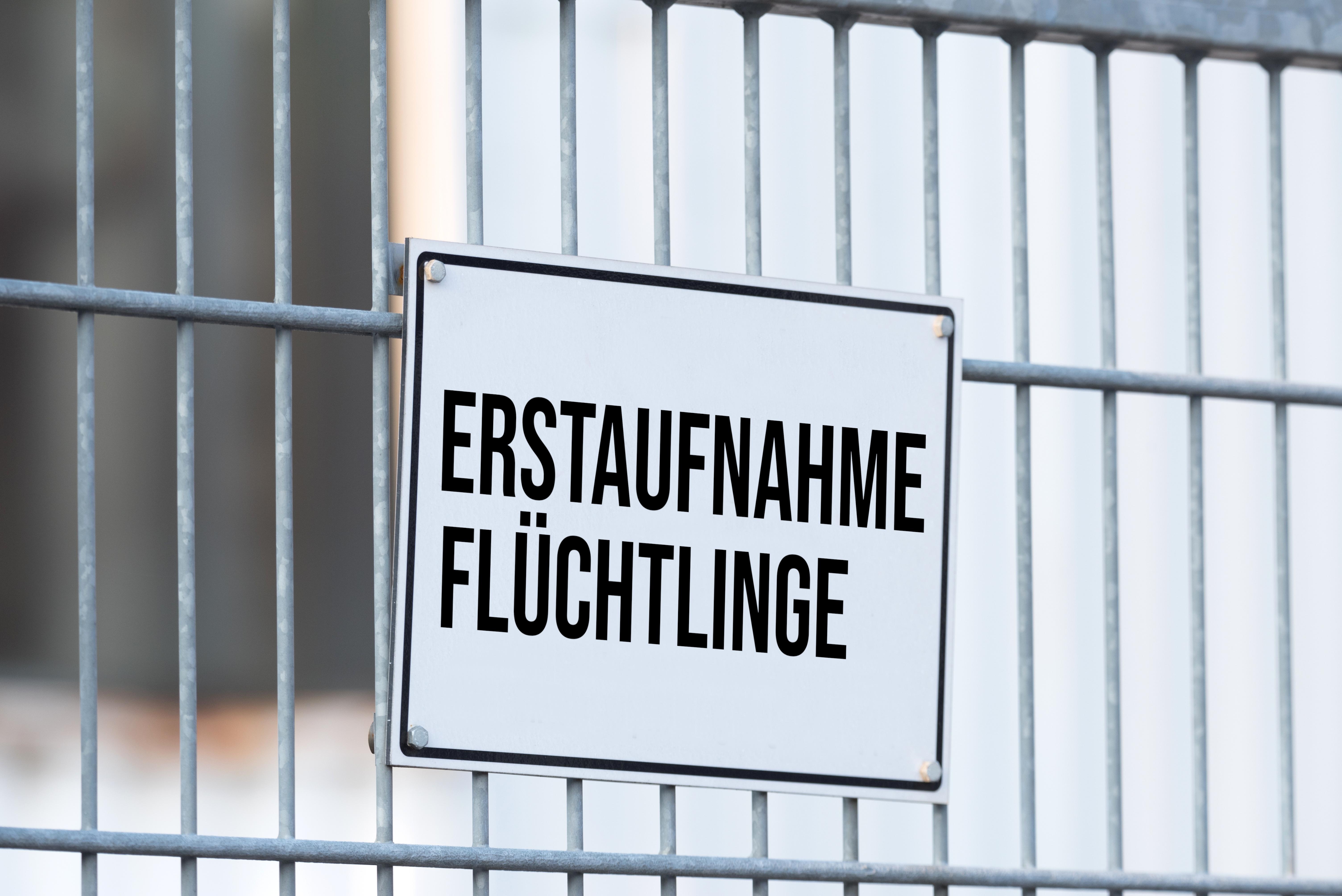 Ein Schild für die Erstaufnahme Flüchtlinge
