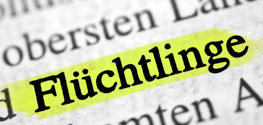 Aktenordner mit der Beschriftung Flüchtlingshilfe