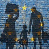 Europaflagge und Drei Schatten