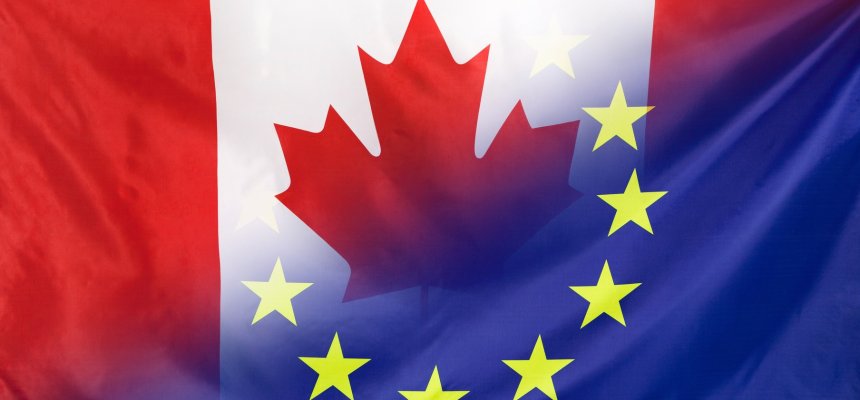 Europäische Flagge mit Kanadischen Flagge vermischt