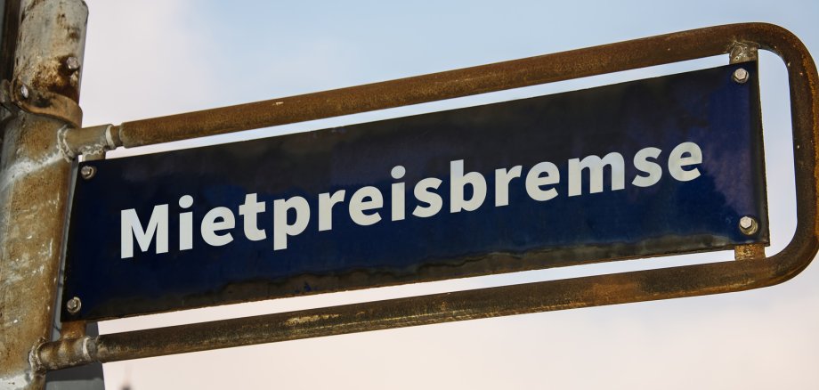 Strassenschild - Mietpreisbremse