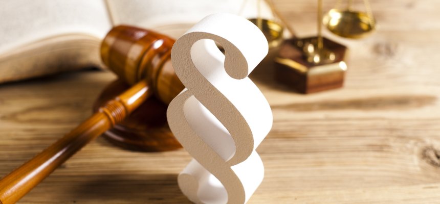 Wooden gavel barrister, justice concept, paragraph Paragraph Figur