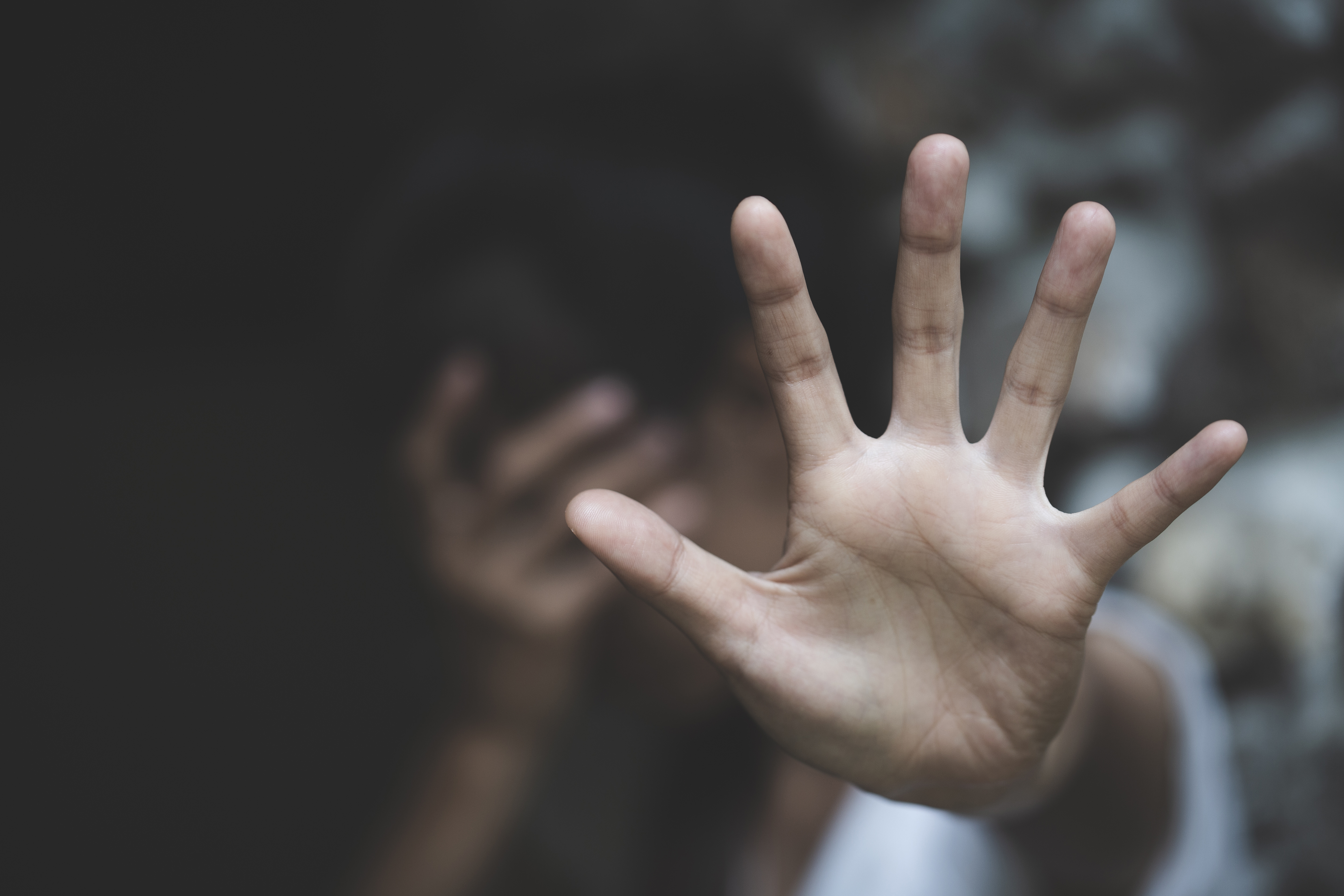 Stop Geste mit einer Hand. 