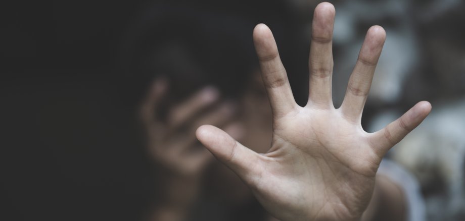 Stop Geste mit einer Hand. Stop Geste mit einer Hand.