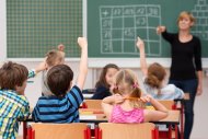 kinder melden sich im unterricht kinder melden sich im unterricht