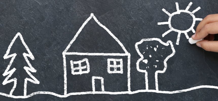 Haus mit Kreide an Tafel gezeichnet