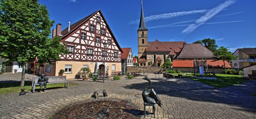 Dorfplatz in Kirchröttenbach Dorfplatz in Kirchröttenbach