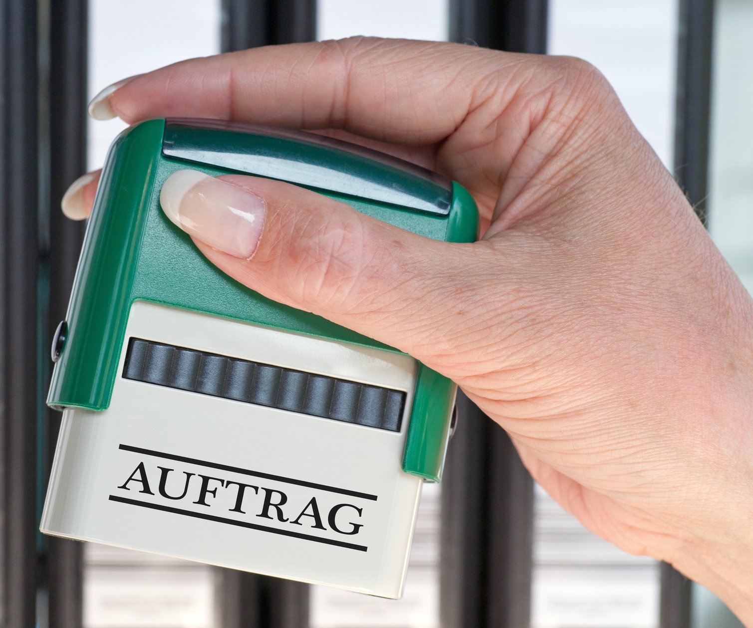 Auftrag - Stempel mit Hand Auftrag - Stempel mit Hand