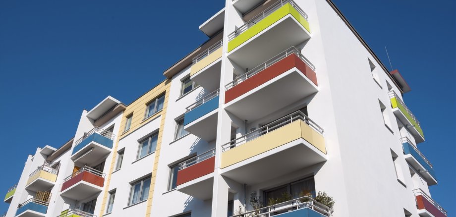 Sozialer Wohnungsbau: Sanierter Plattenbau