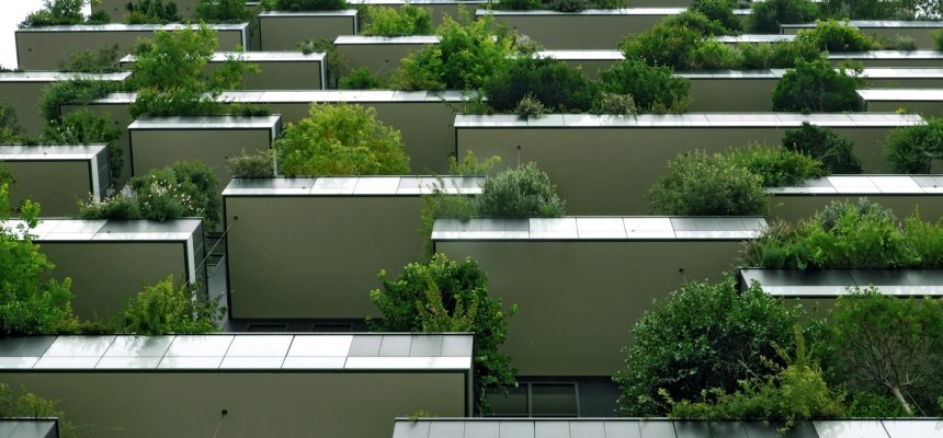 Skyscraper with trees growing on balconies. Look up. Hochhäuser bewachsen mit Bäumen