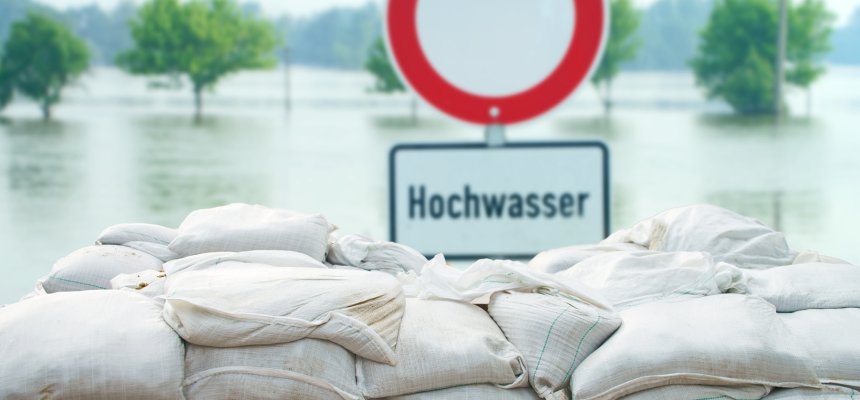 Hochwasserschutz mit Sandsäcken