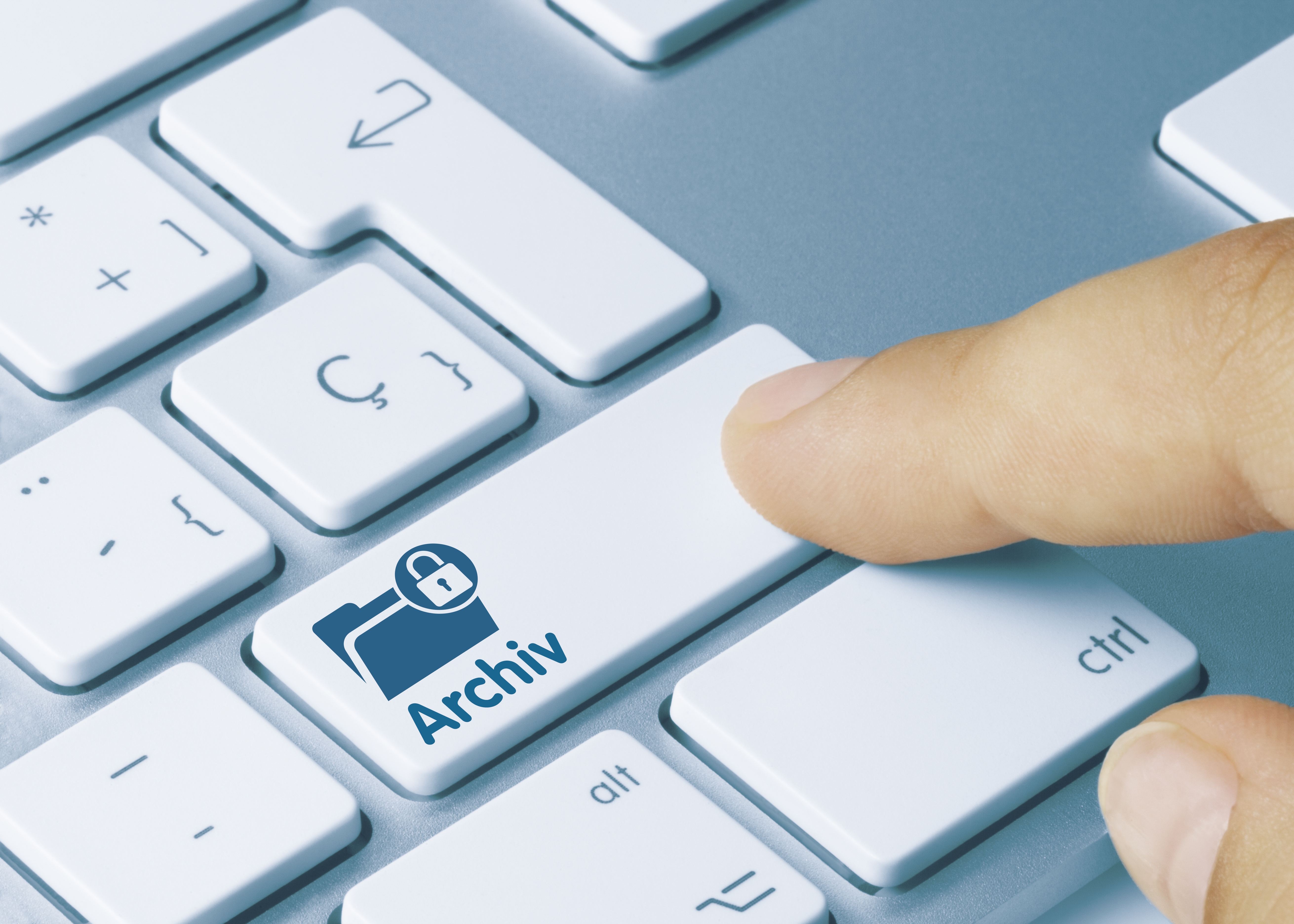 Computertastertur auf rechter Großumschaltungstaste steht Schriftzug "Archiv" Computertastertur auf rechter Großumschaltungstaste steht Schriftzug "Archiv"