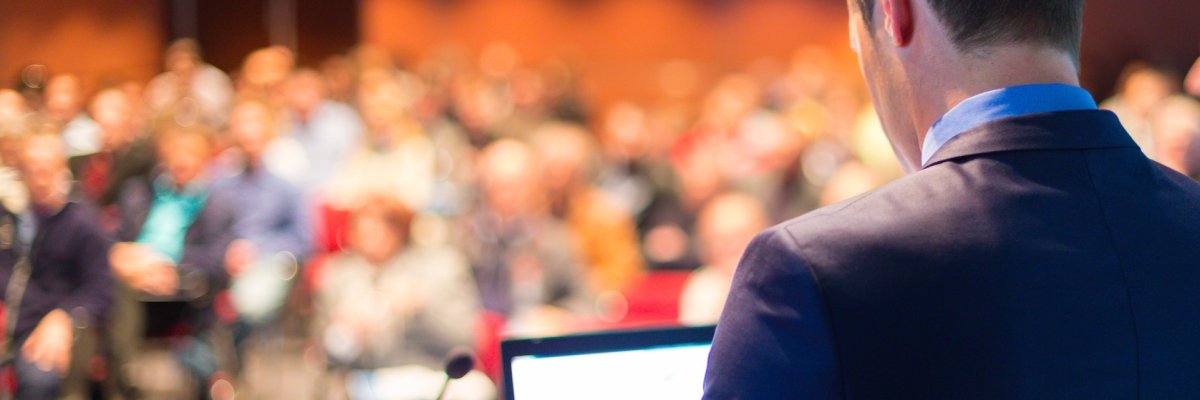 Redner auf einer Konferenz Fachforen