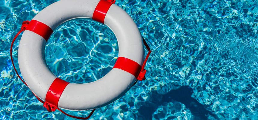 Rettungsring in einem Pool