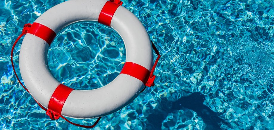 Rettungsring in einem Pool