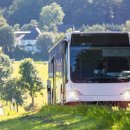 Bus auf Landstraße Bus auf Landstraße