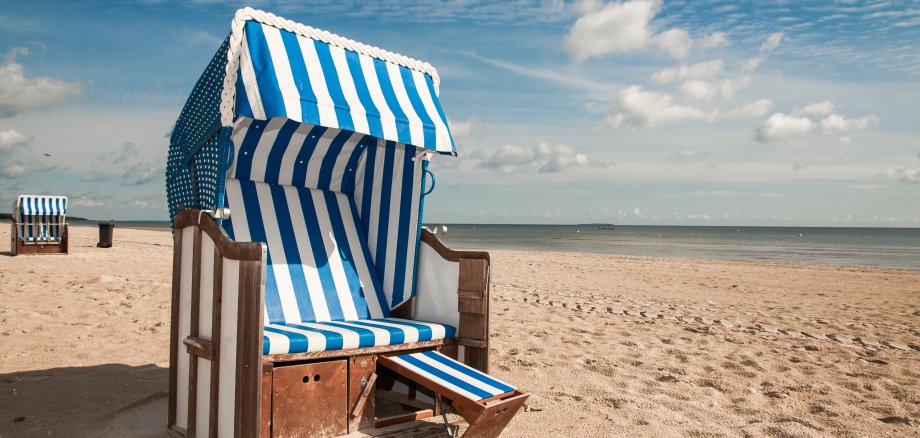 Strandkorb am Sandstrand