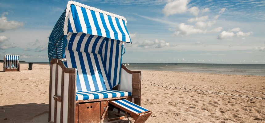 Strandkorb am Sandstrand