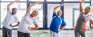Seniorinnen und Senioren beim Sport
