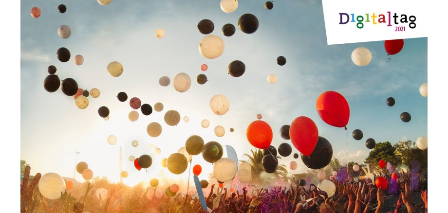 Foto mit aufsteigenden Luftballons zum bundesweiten Digitaltag 2021