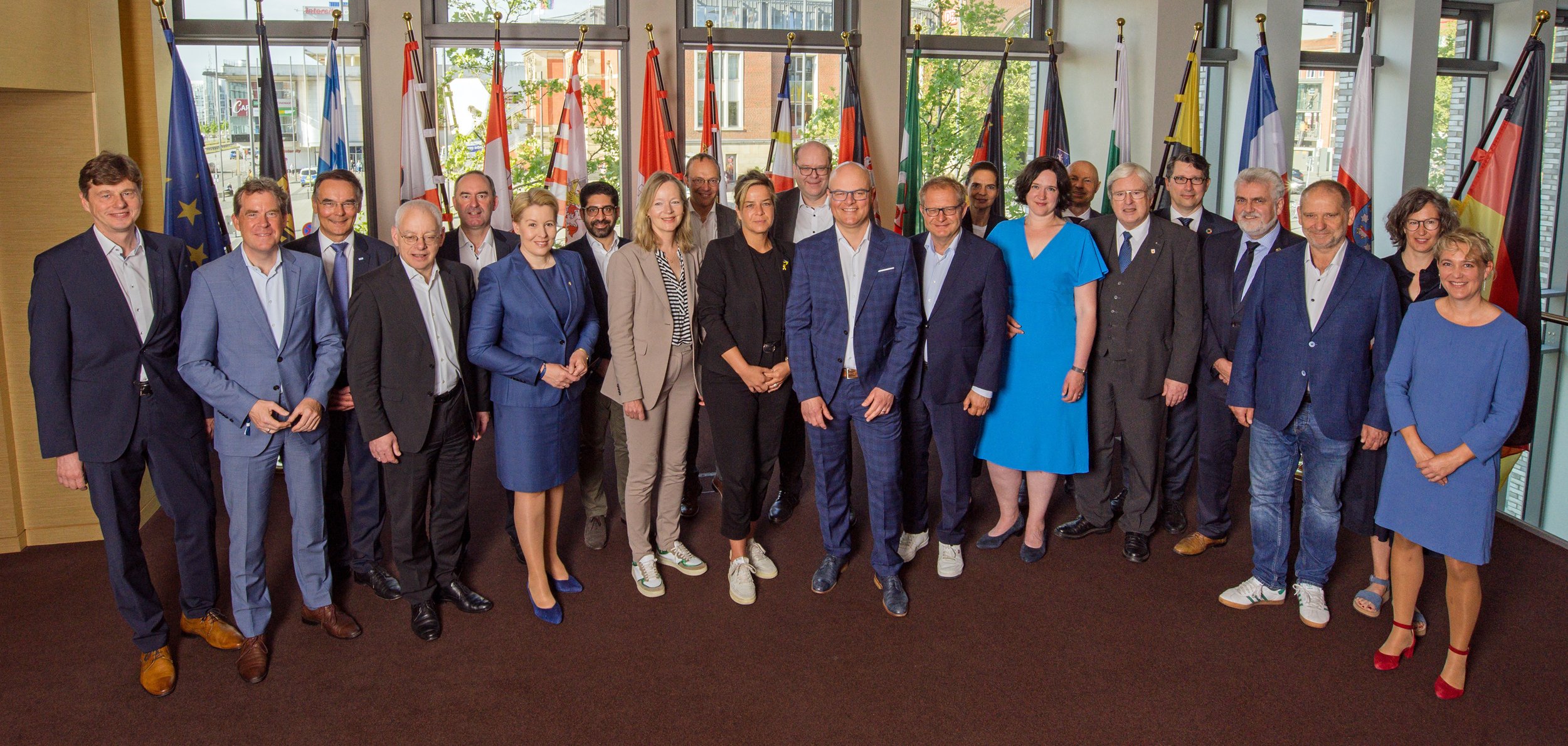 Teilnehmerinnen und Teilnehmer der Energieministerkonferenz 2024