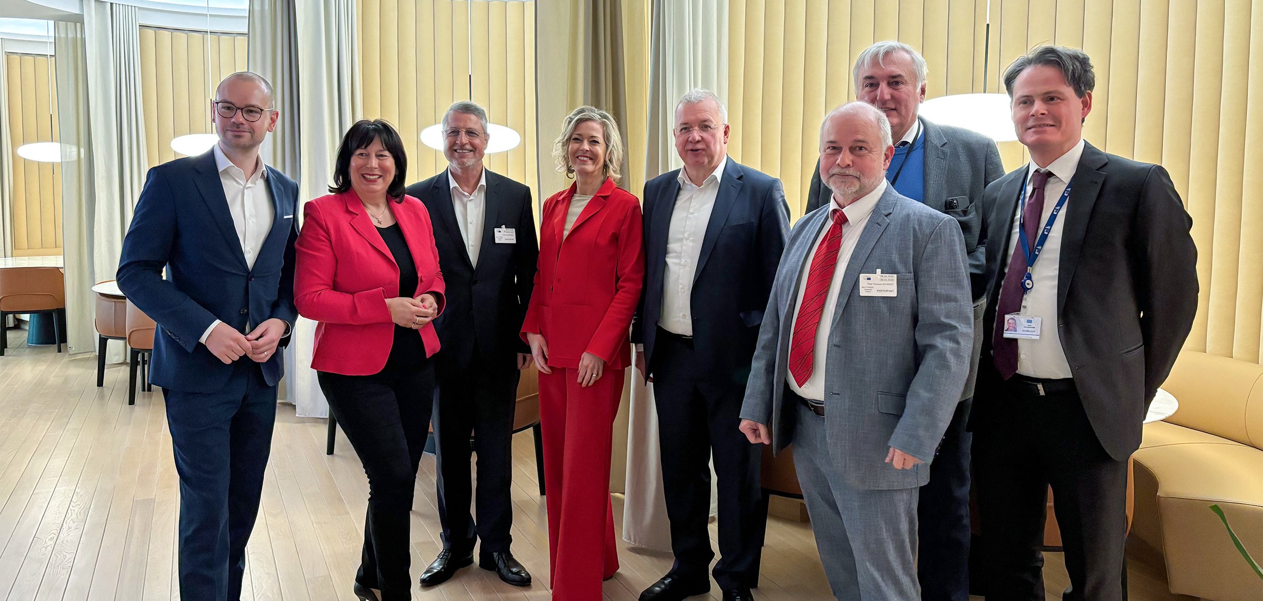 V.l.n.r. Müller (Bauindustrie), Walsmann (MdEP), Dr. Diedrich („Job und Wohnen“), Struve (DLT), Ferber (MdEP), Schmidt (DStGB), Dr. Nutzenberger (DStGB), Schumacher (EU-Kommission)