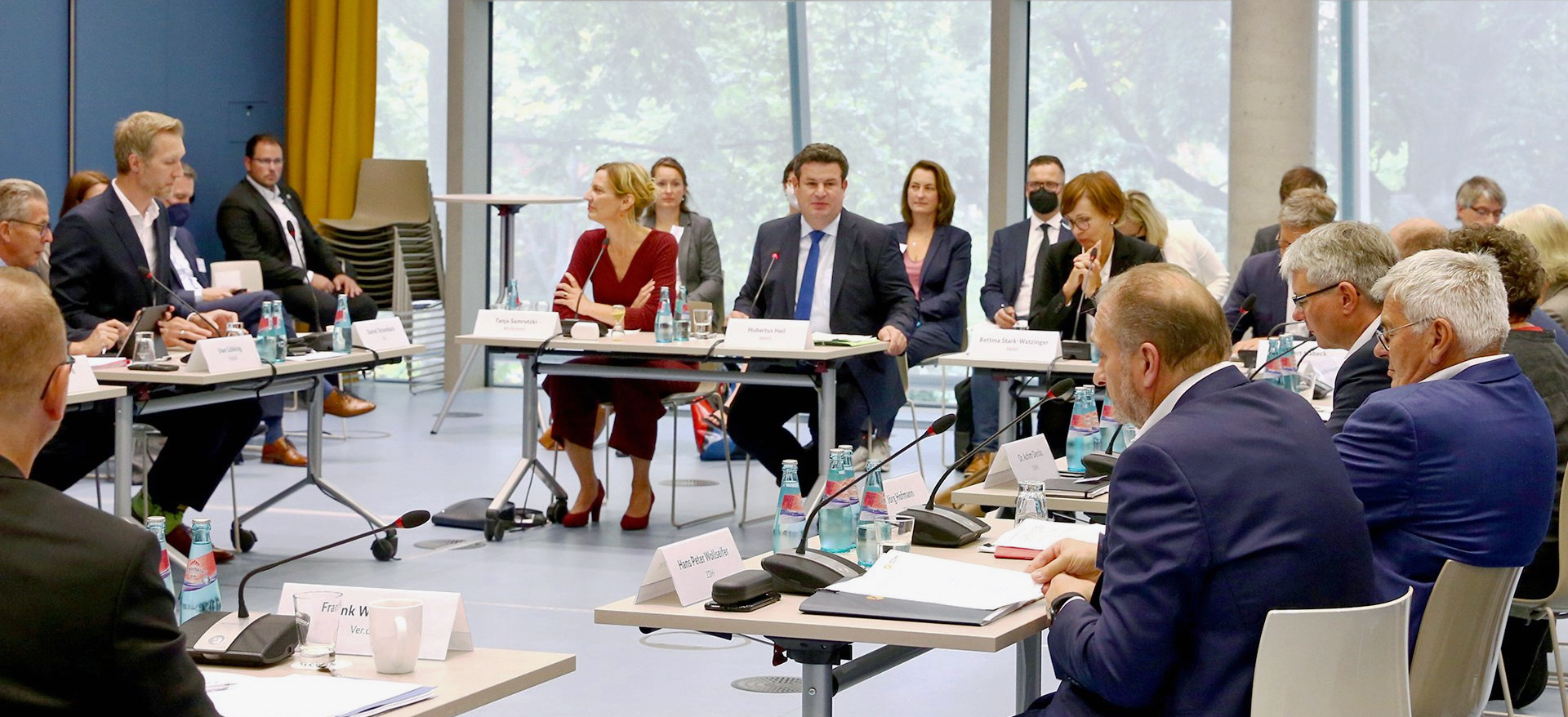 Sitzung des Fachkräftegipfel der Bunderegierung am 07.09.2022 mit zahlreichen Vertreterinnen und Vertretern.