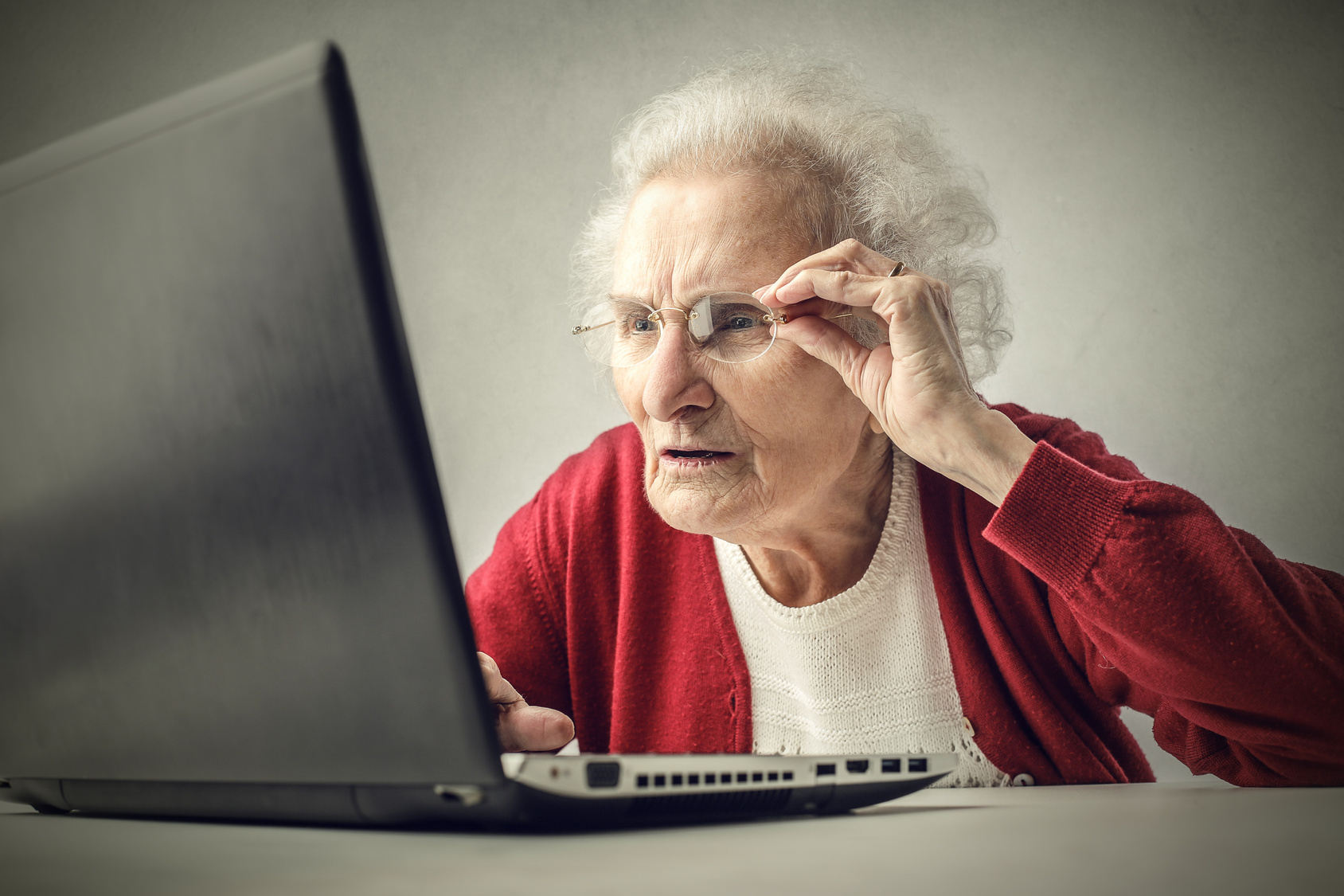 Confused grandmother using a pc