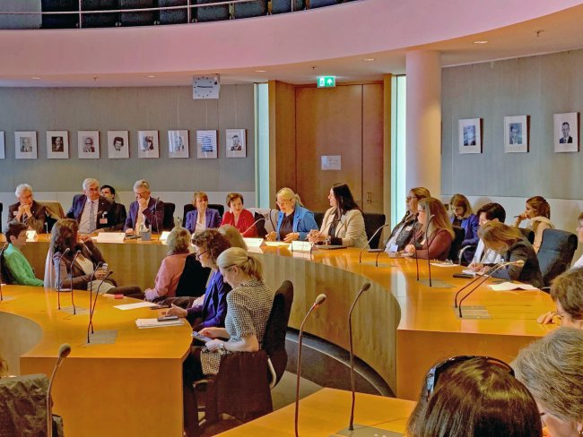 Erfahrungsaustausch von Kommunalpolitikerinnen  aus Deutschland, Österreich und der Schweiz zu Gast im Deutschen Bundestag.