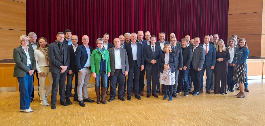 Gruppenbild der Mitglieder des Gemeinsamen Forstausschuss des DStGB bei seiner Sitzung im Oktober 2025