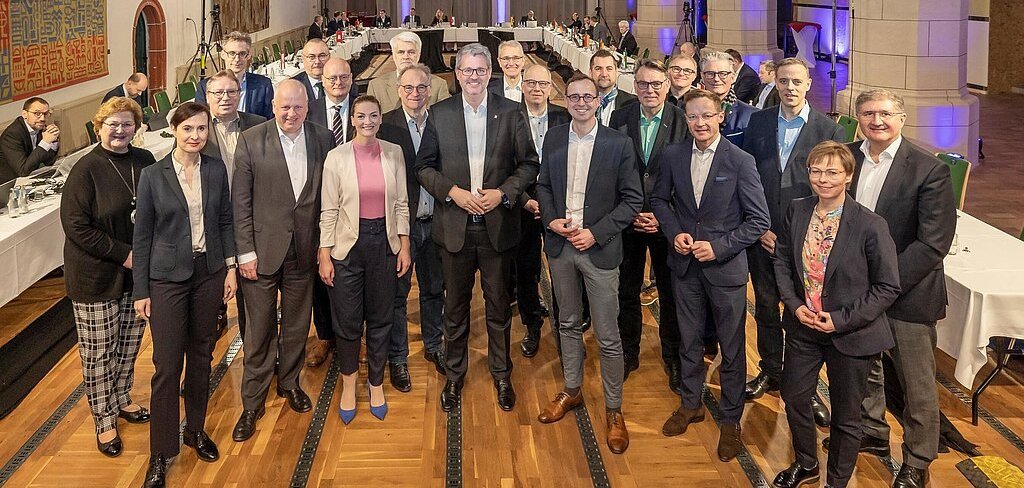 Gruppenfoto des Treffens der Vertreter:innen im IT-Planungsrat in Halle(Saale)