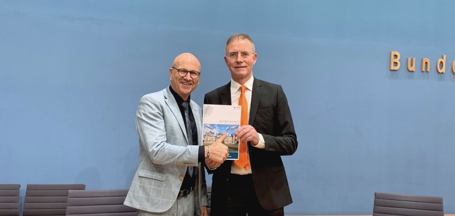 Bundespressekonferenz in Berlin mit Dr. Uwe Brandl und Dr. Gerd Landsberg