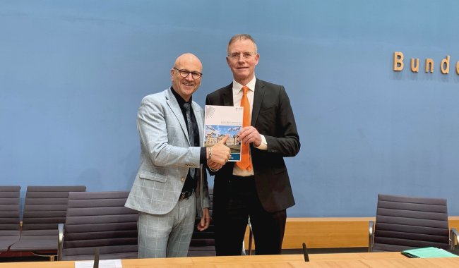 Bundespressekonferenz in Berlin mit Dr. Uwe Brandl und Dr. Gerd Landsberg