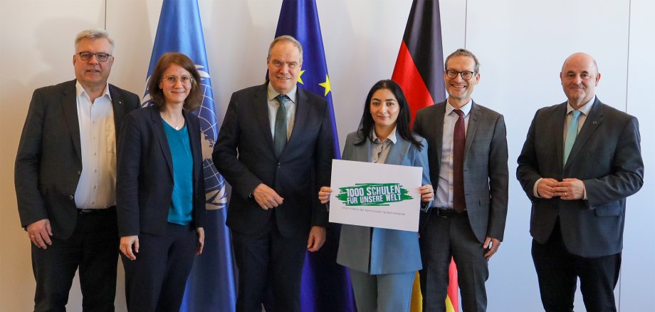 V.l.n.r.: Bernward Küper (Landesgeschäftsführer Städte- und Gemeindebund Sachsen-Anhalt), Lina Furch (Deutscher Städtetag), Oberbürgermeister Prof. Dr. Eckart Würzner  (Heidelberg), Entwicklungsministerin Alabali Radovan, Dr. Kay Ruge, Hauptgeschäftsführer des Deutschen Landkreistages Dr. Kay Ruge, Zimmermann, stellvertretender DStGB-Hauptgeschäftsführer. 