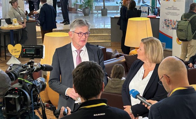 Erster DStGB-Vizepräsident Ralph Spiegler, Bürgermeister der VG Nieder-Olm bei der 1. Kommunaltagung des BMI