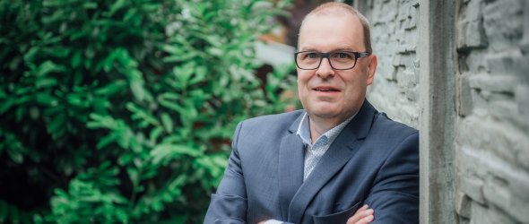 Porträtfoto von Thorsten Krüger, Bürgermeister der Stadt Geestland und Nachhaltigkeitsbotschafter des DStGB Porträtfoto von Thorsten Krüger, Bürgermeister der Stadt Geestland und Nachhaltigkeitsbotschafter des DStGB