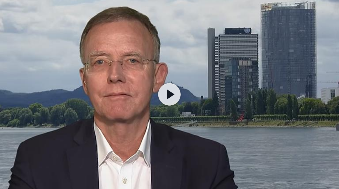 Dr. Gerd Landsberg im Interview mit dem ZDF-Mittagsmagazin zum Auftakt der Impfkampagne Dr. Gerd Landsberg im Interview mit dem ZDF-Mittagsmagazin zum Auftakt der Impfkampagne