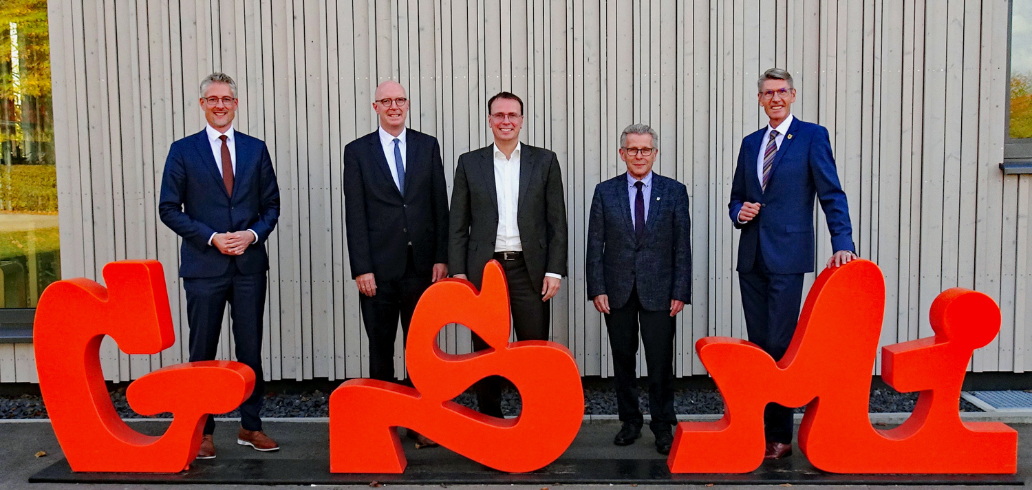 Von links nach rechts: Steffen Jäger, Präsident Gemeindetag Baden-Württemberg, Christoph Gerwers, Vorsitzender und Bürgermeister Rees, Uwe Lübking, DStGB-Beigeordneter, Staatssekretär Volker Schebesta, Ministerium für Kultus, Jugend und Sport Baden-Württemberg und Wolfgang Binnig, Bürgermeister Michelfeld . Von links nach rechts: Steffen Jäger, Präsident Gemeindetag Baden-Württemberg, Christoph Gerwers, Vorsitzender und Bürgermeister Rees, Uwe Lübking, DStGB-Beigeordneter, Staatssekretär Volker Schebesta, Ministerium für Kultus, Jugend und Sport Baden-Württemberg und Wolfgang Binnig, Bürgermeister Michelfeld .