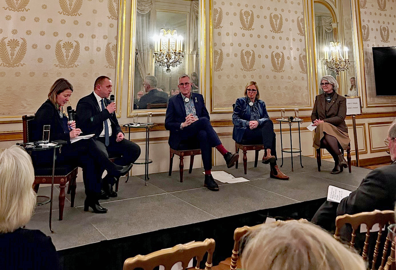 Jahrestag der Unterzeichnung des Elysée Vertrages Von links nach rechts: (Dolmetscherin Natalka Boyko-Jacura), Andreii Dranchuk, Bürgermeister Stadt Chotyn, Ukraine, DFA-Präsident Andreas Wolter, Bürgermeister Stadt Köln, Christiane Horsch, Präsidentin der Deutschen Sektion des RGRE, Karine Gloanec-Maurin, Mitglied des Regionalrats von Centre-Val-de-Loire